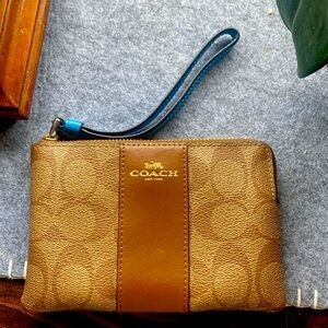 Coach small purse 6 x 4 blue strap zipper works fine no rips or tears preowned